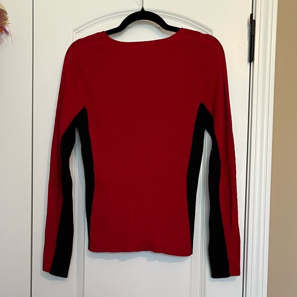 Tommy Hilfiger Women's Red and Black Color Block V neck Long Sleeve Sweatrer - Picture 2 of 6